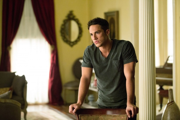 Photo Flash: Preview of THE VAMPIRE DIARIES' 'The Killer,' Airs 11/8 