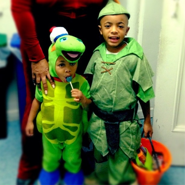 Photo Flash: Saturday Intermission Pics, Oct 27 - Part 2 - Trick-or-Treaters Backstage at NEWSIES and More! Image