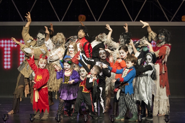 Photo Flash: Holmleigh Primary School Pupils Perform with THRILLER LIVE Cast at Lyric Theatre! Image