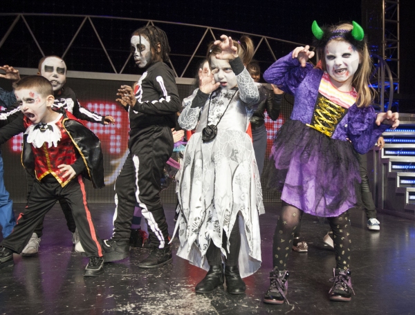 Photo Flash: Holmleigh Primary School Pupils Perform with THRILLER LIVE Cast at Lyric Theatre! Image