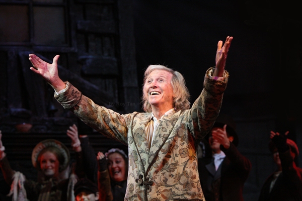 Photo Flash: Tommy Steele Leads SCROOGE at the London Palladium Image