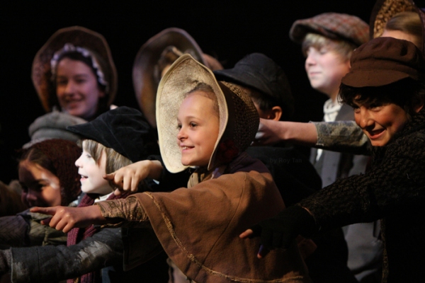 Photo Flash: Tommy Steele Leads SCROOGE at the London Palladium Image