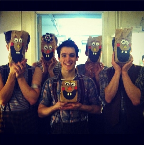 Photo Flash: Saturday Intermission Pics, Nov 3 - NEWSIES Channel CHICAGO, Broadway for Hurricane Relief & More! Image