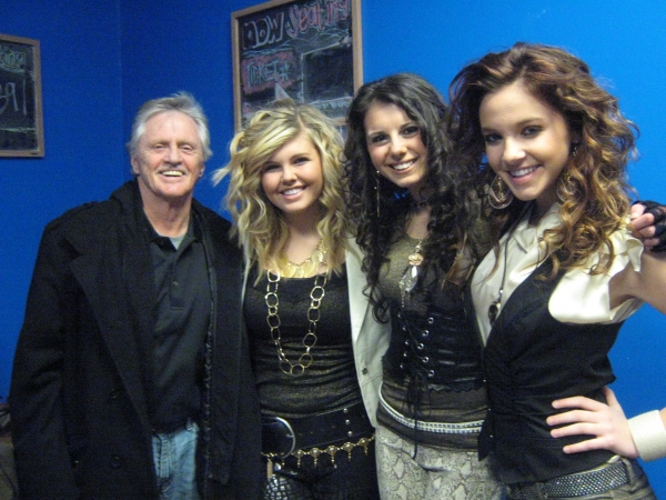 Photo Flash: Jetset Getset 'Plays It Forward' for Charity Image