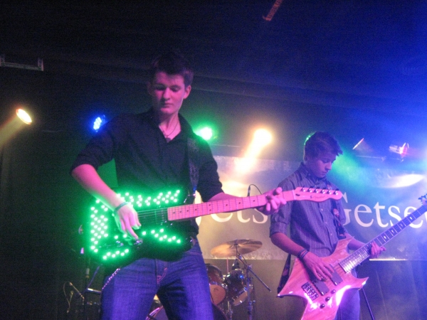 Photo Flash: Jetset Getset 'Plays It Forward' for Charity Image