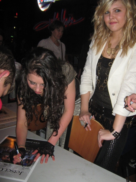 Photo Flash: Jetset Getset 'Plays It Forward' for Charity Image