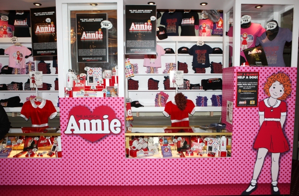 Photo Coverage: Bernadette Peters, Andrea McArdle, and More at ANNIE Opening- Arrivals! Image