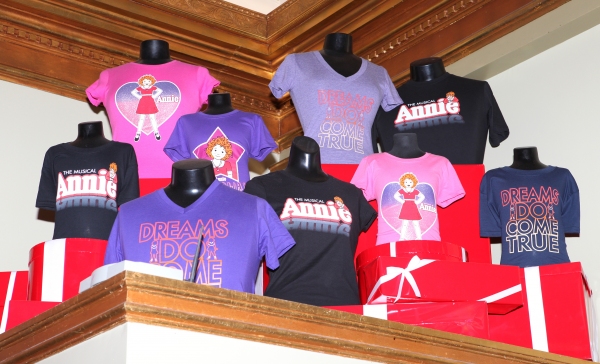 Photo Coverage: Bernadette Peters, Andrea McArdle, and More at ANNIE Opening- Arrivals! Image