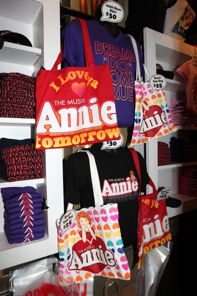 Photo Coverage: Bernadette Peters, Andrea McArdle, and More at ANNIE Opening- Arrivals! Image