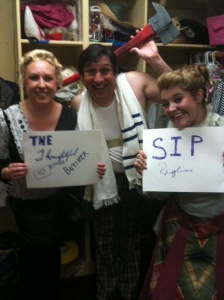 Photo Flash: Saturday Intermission Pics, Nov 10, Part 2 - Green Edition! Image