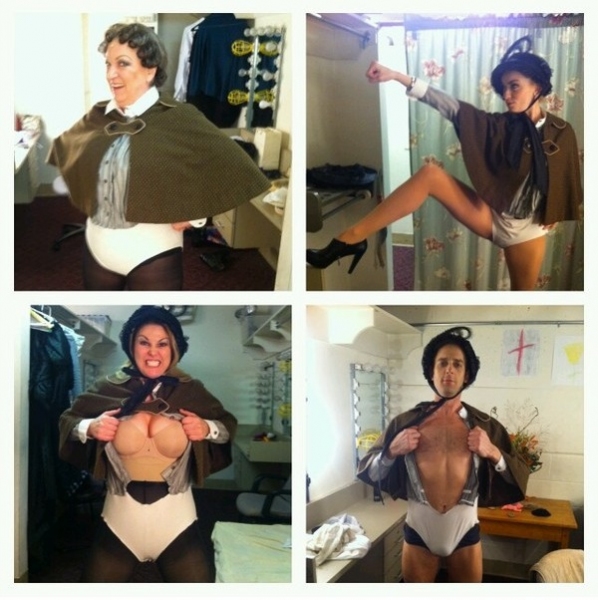 Photo Flash: Saturday Intermission Pics, Nov 10, Part 2 - Green Edition! Image