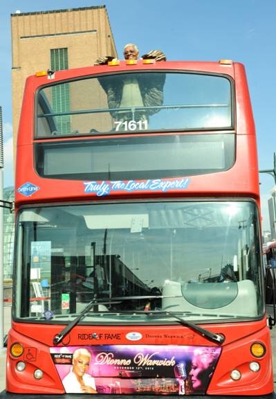 Photo Flash: Dionne Warwick Celebrates New Album with Gray Line New York 'Ride of Fame' Image
