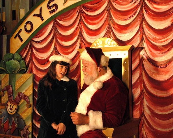 Photo Flash: Sneak Peek at Erick Devine, Jody Madaras and More in MIRACLE ON 34TH STREET at the Arvada Center Image