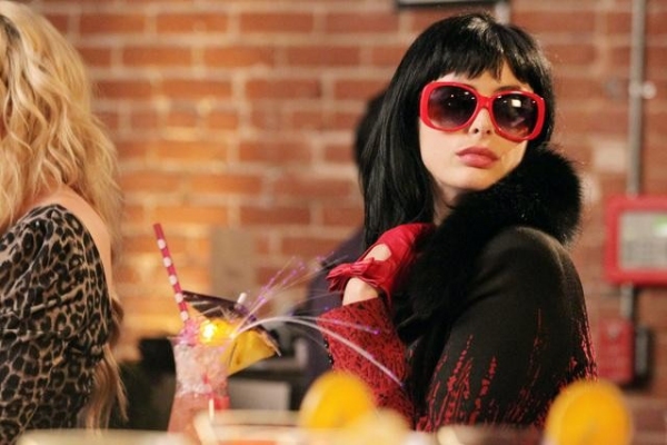 Photo Flash: DON'T TRUST THE B---- IN APARTMENT 23's 'Mean Girls...', Airs 12/11 Image