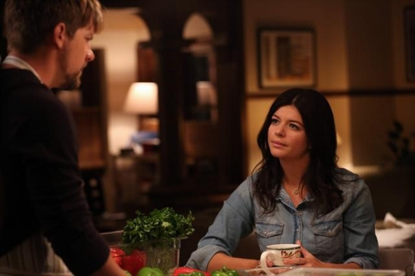 Photo Flash: First Look - HAPPY ENDINGS' 'To Serb with Love,' Airs 12/11 Image