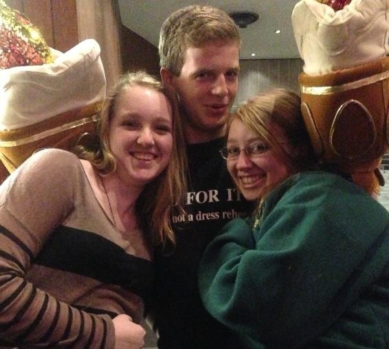 Photo Flash: Saturday Intermission Pics, Nov 17 - CHAPLIN Preps for Turkey Day, First SIPs from EDWIN DROOD, GIANT and More!  Image