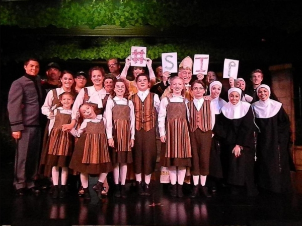 Photo Flash: Saturday Intermission Pics, Nov 17, Part 2 - EVITA Channels THE PERFORMERS, PHANTOM Does TWILIGHT & More! Image