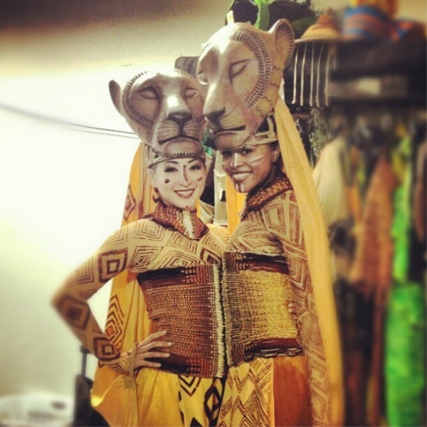 Photo Flash: Saturday Intermission Pics, Nov 17, Part 2 - EVITA Channels THE PERFORMERS, PHANTOM Does TWILIGHT & More! Image
