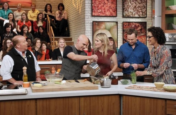 Photo Flash: First Look at THE CHEW's Thanksgiving Episode, Airs 11/21 