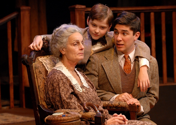 Photo Flash: First Look at Paula Faber, Ara Boghigian and More in 2nd Story's LOST IN YONKERS Image