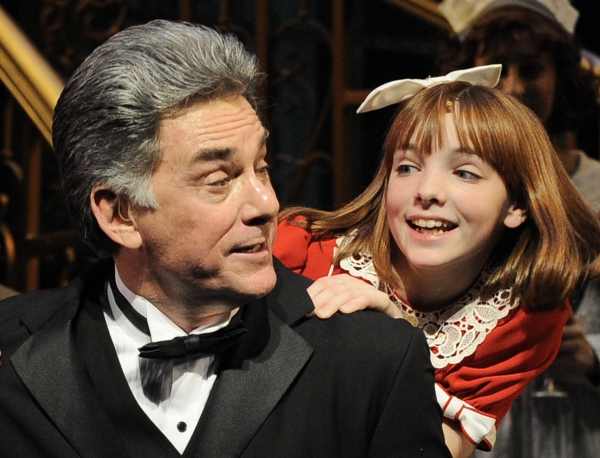 Photo Flash: Paramount Theatre Opens ANNIE Tonight Image
