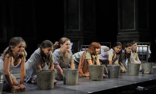 Photo Flash: Paramount Theatre Opens ANNIE Tonight Image