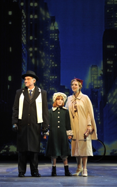 Photo Flash: Paramount Theatre Opens ANNIE Tonight Image