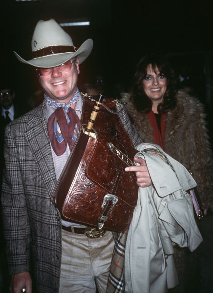 Larry Hagman and Linda Gray at the Kennedy Airport in New York City in 1982.  Photo