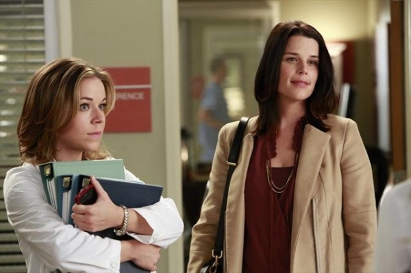 Photo Flash: First Look at Neve Campbell on GREY'S ANATOMY Image