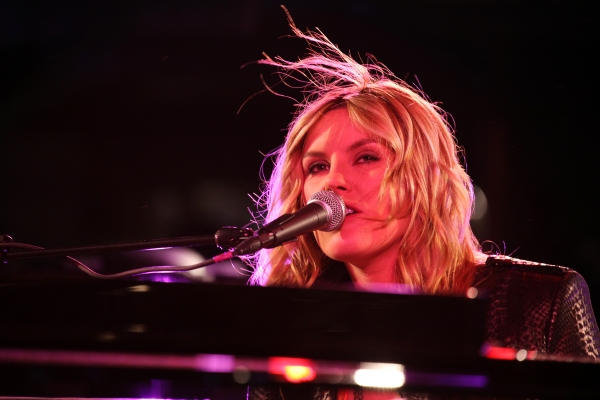 Photo Coverage: Bryant Park's Citi Pond Holiday Tree Lighting Ceremony Image