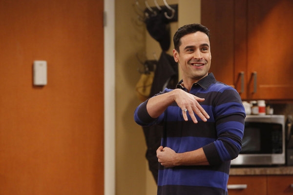 Photo Flash: First Look - GUYS WITH KIDS' Upcoming Christmas Episode Image