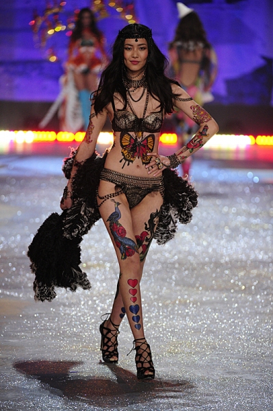 Photo Flash: First Look - VICTORIA'S SECRET FASHION SHOW, Airing 12/4 on CBS Image