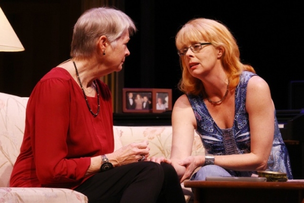 Photo Flash: First Look at Lauren Kennedy, Lisa Brescia, and More in AUGUST: OSAGE COUNTY 