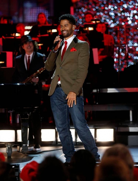 Photo Flash: First Look at Brightman, Manilow & More in L.A. LIVE's HOLIDAY TREE LIGHTING Image