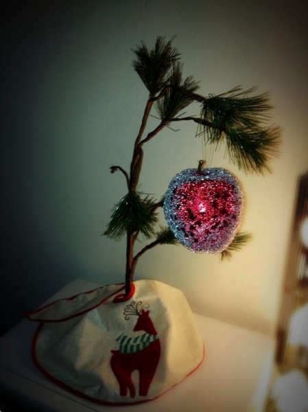 Photo Flash: Saturday Intermission Pics, Dec 1 - ANNIE's Lilla Crawford is 'Lincoln', Broadway Casts Show Solidarity and More!  Image