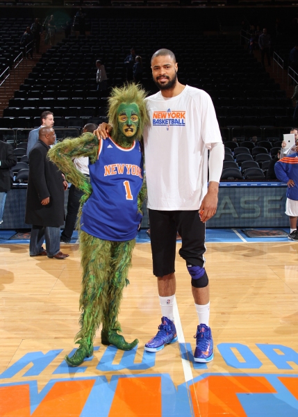 Photo Flash: The Grinch Visits New York Knicks Game at Madison Square Garden Image