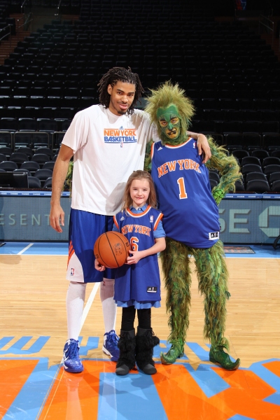 Photo Flash: The Grinch Visits New York Knicks Game at Madison Square Garden 
