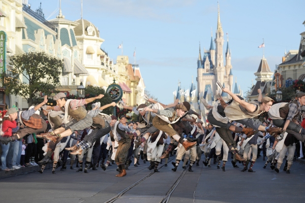 Photo Flash: NEWSIES Performs for the 2012 Disney Parks Christmas Day Parade! Image