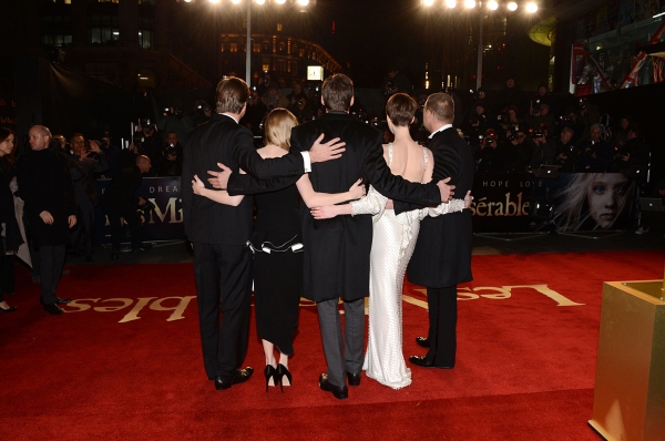 Photo Flash: On the Red Carpet at the LES MIS London Premiere- Anne Hathaway, Hugh Jackman, and More! 