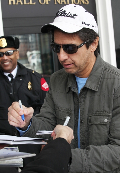 Photo Coverage Exclusive: At the Stage Door of the 35th Kennedy Center Honors  Image