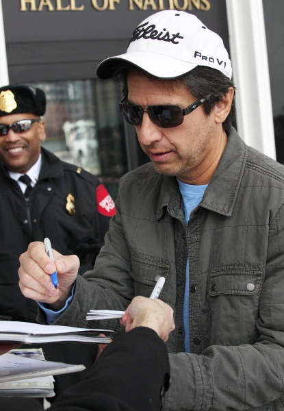 Photo Coverage Exclusive: At the Stage Door of the 35th Kennedy Center Honors Image