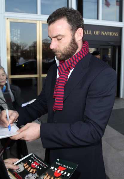 Photo Coverage Exclusive: At the Stage Door of the 35th Kennedy Center Honors  Image