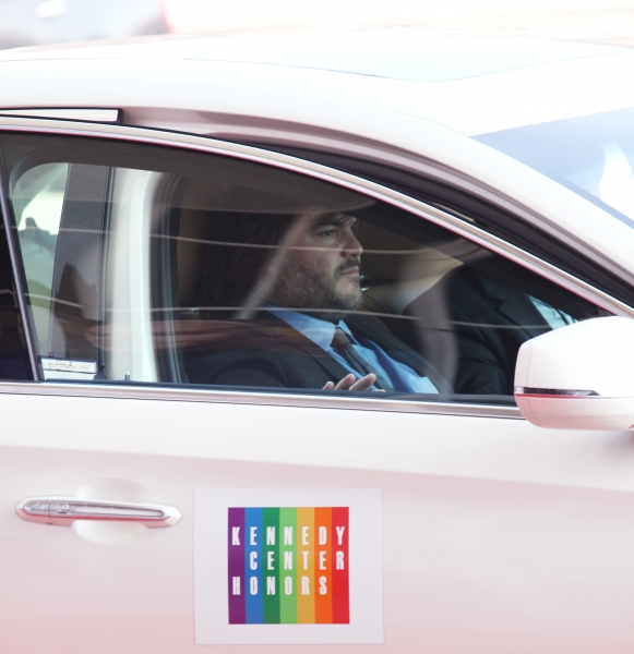Photo Coverage Exclusive: At the Stage Door of the 35th Kennedy Center Honors Image