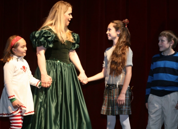 Photo Flash: First Look at Reagle Music Theatre's CHRISTMASTIME Image
