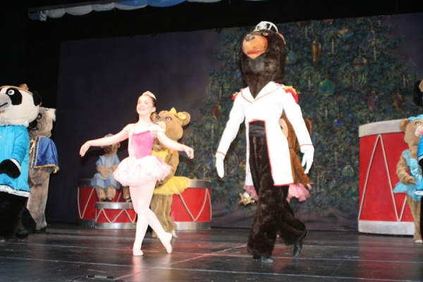 Photo Flash: First Look at Reagle Music Theatre's CHRISTMASTIME Image