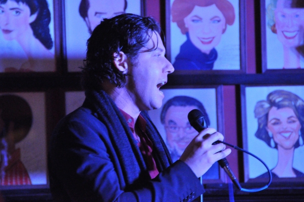 Photo Coverage: James Barbour Brings Holiday Concert to Sardi's Image