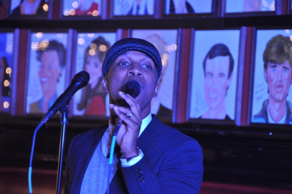 Photo Coverage: James Barbour Brings Holiday Concert to Sardi's Image