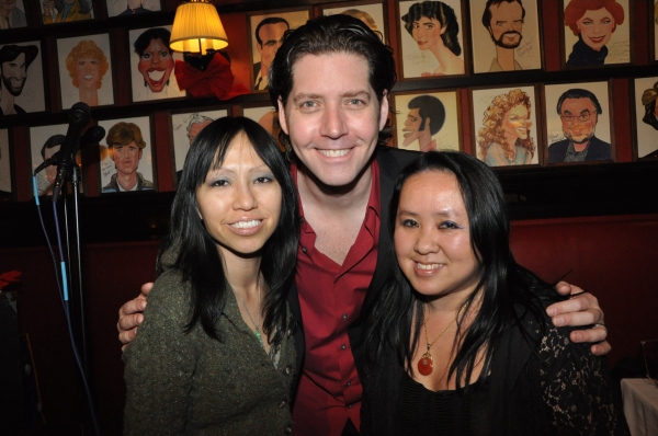 Photo Coverage: James Barbour Brings Holiday Concert to Sardi's Image