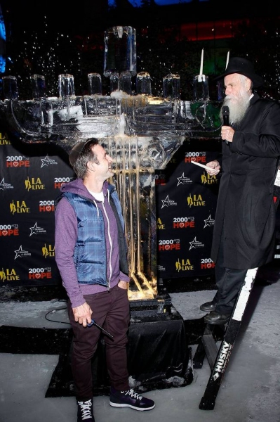Photo Flash: David Arquette Celebrates Chanukah with AEG's Season of Giving Image
