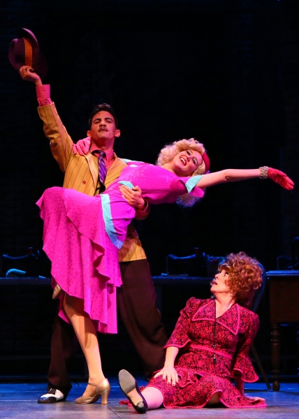 Photo Flash: First Look at Riley Newton, Lisa Konove and More in DHT's ANNIE Image